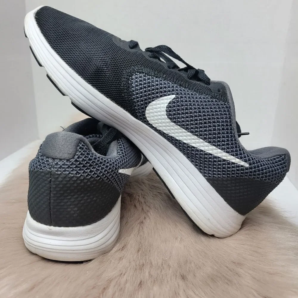 Nike Womens Revolution 3 819302-001 Black Running Shoes Sneakers Size 9.5